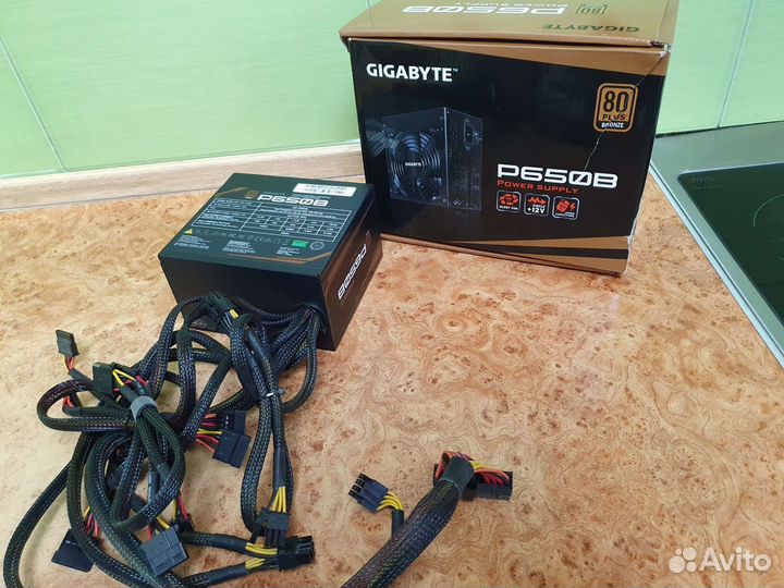 Блок питания Gigabyte P650B