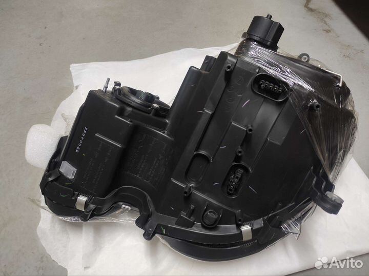 Фара правая линзованная Mercedes w211