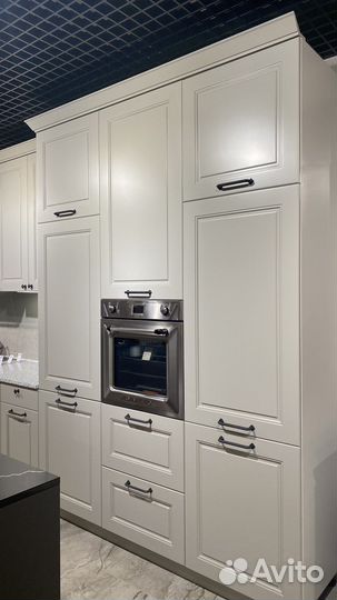 Кухонный гарнитур выставочный образец