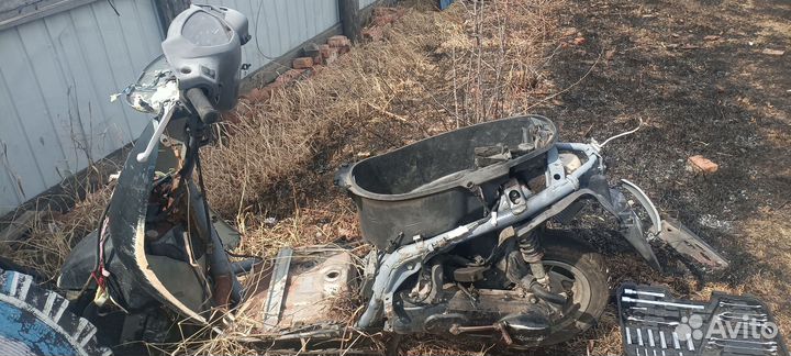 Продам мотик скутер на запчасти