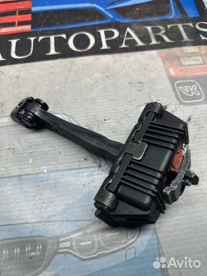 Ограничитель двери передний Bmw 3 E90 N52B25 2007