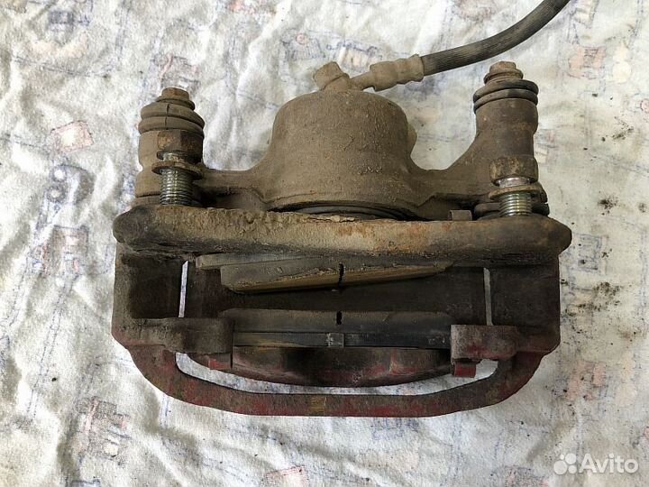 Суппорт тормозной передний Toyota Corolla E100