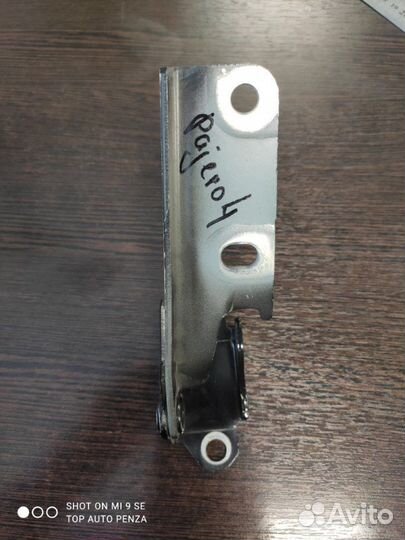 Петля капота передняя левая Mitsubishi Pajero 4