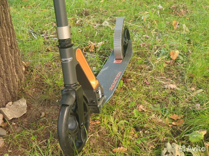 Самокат reaction 200