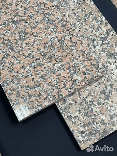 Гранит коричневый. Ступени. Плитка