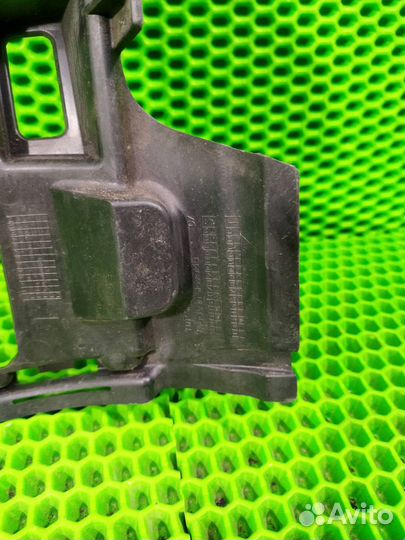 Кронштейн бампера задний левый Volkswagen Touareg