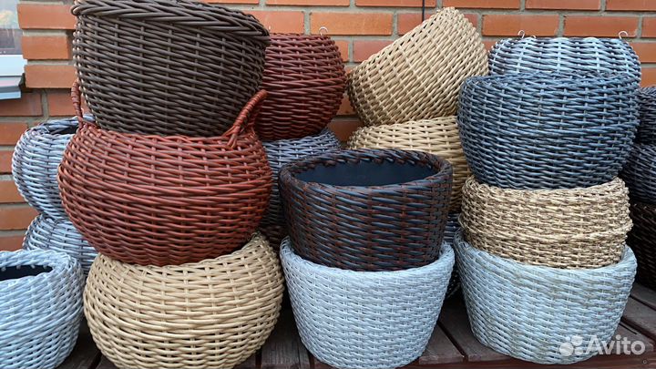 Кашпо из искусственного ротанга