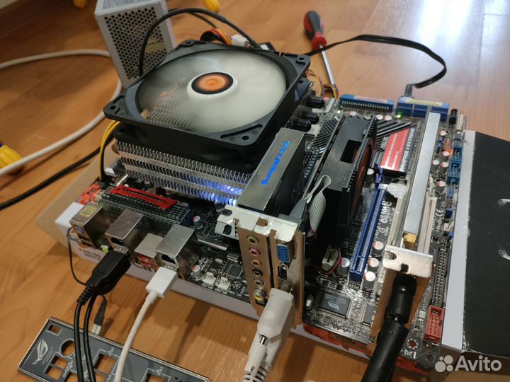 Материнская плата с процессором и памятью