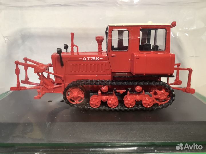 Модель трактора дт-75К 1:43 Ашет