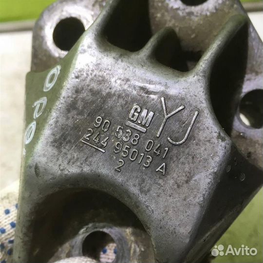 Кронштейн двигателя правый Опель Вектра Б