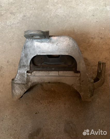 Опора двигателя правая Chevrolet Orlando 2010