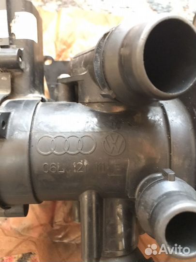Насос охлаждающей жидкости (термостат) на ауди