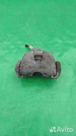 Суппорт тормозной перед правый Ford Focus 2 2007