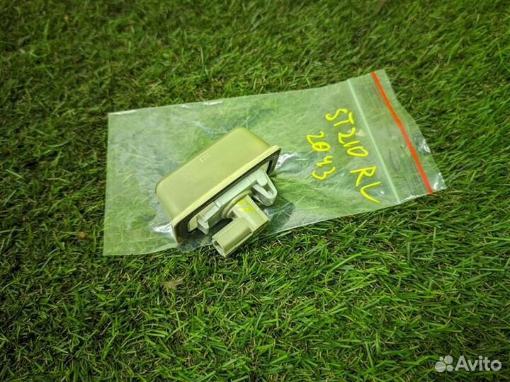 Плафон подсветки номера задний Toyota Caldina