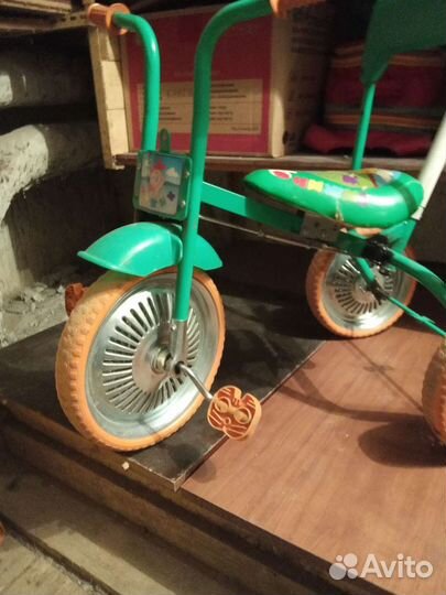Детский велосипед бу с ручкой,ручка не подн