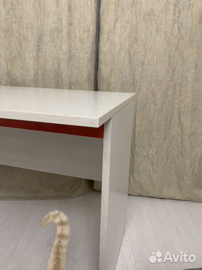 Стол письменный компьютерный белый