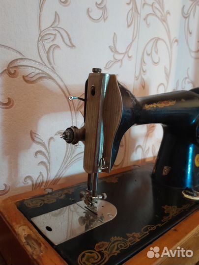 Швейная машинка Чайка