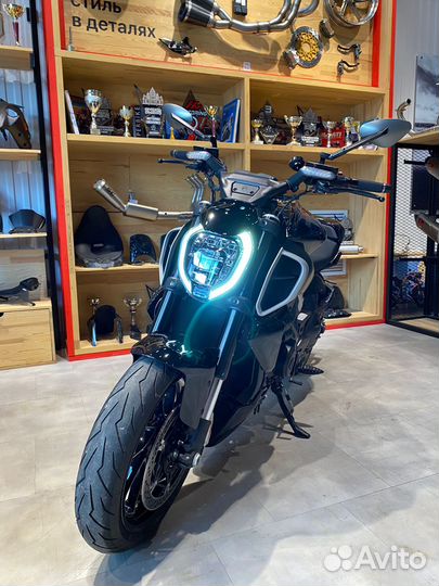 Ducati Diavel V4