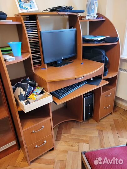 Компьютерный стол