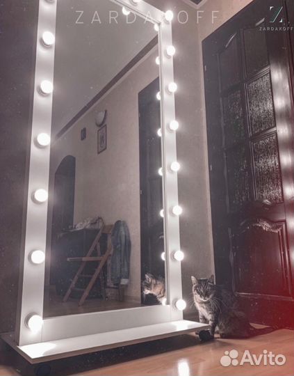 Гримерное зеркало с подсветкой