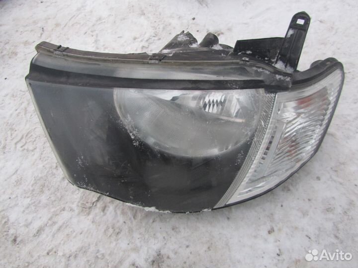 Фара передняя левая Mitsubishi L200