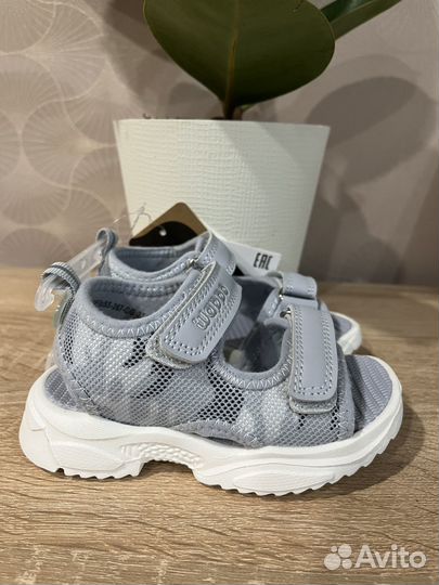 Сандалии детские 23 новые