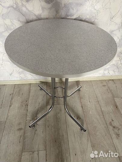 Кухонный стол