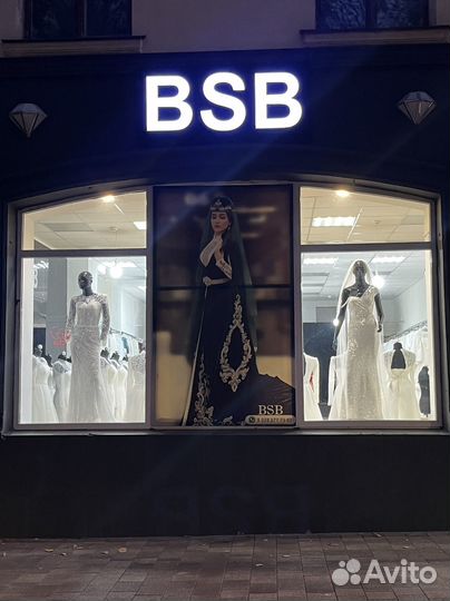 Вышивальщица