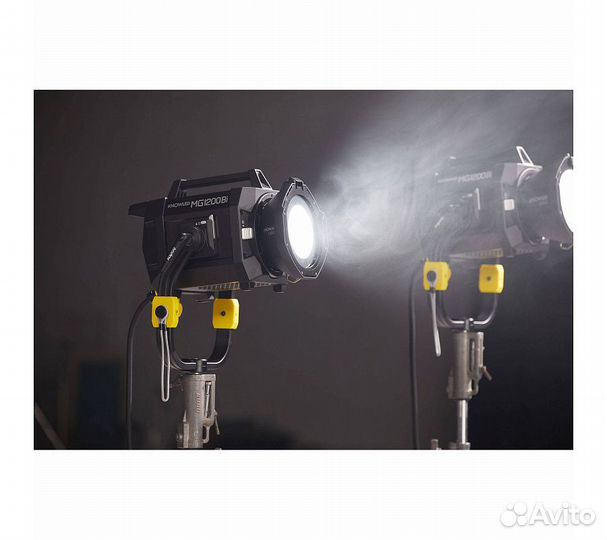 Светодиодный осветитель Godox Knowled MG1200Bi сту
