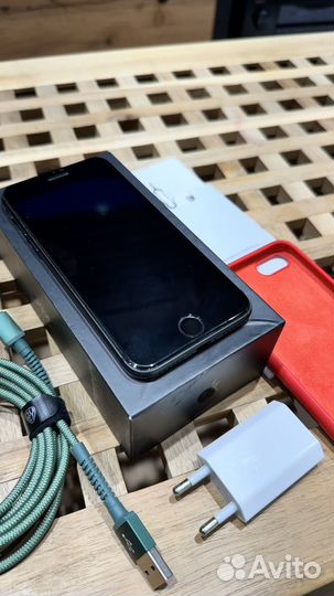 iPhone 8, 64 ГБ