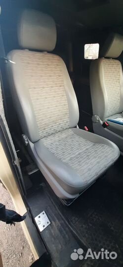 Передние сиденья