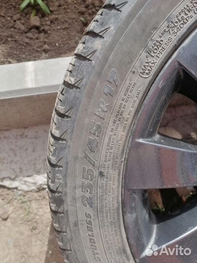 Michelin X-Ice 235/45 R17 97H