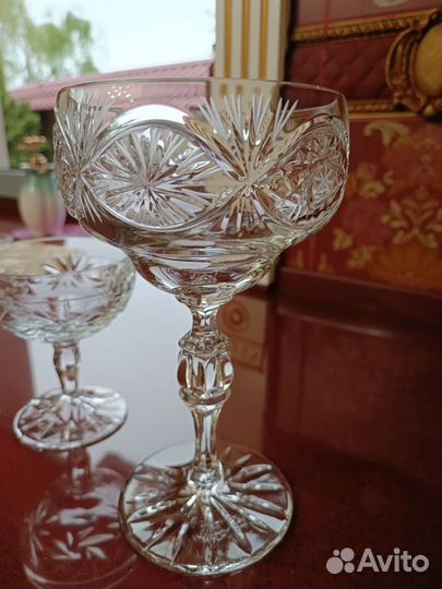 Конфетница хрустальная на ножке