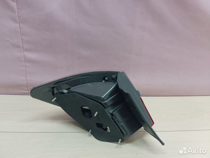 Фонарь правый внешний Toyota Camry 7 хв50 11-17