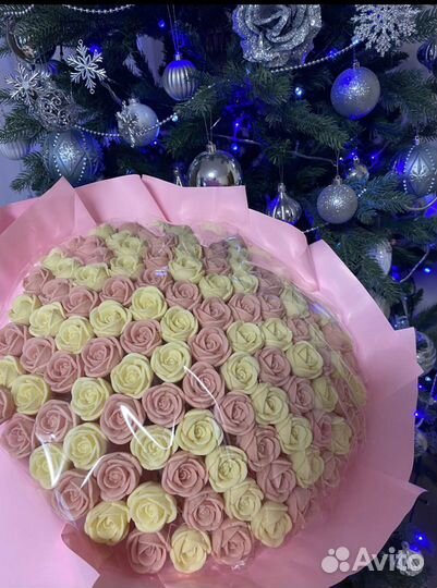 Сладкий букет из 119 шоколадных розочек