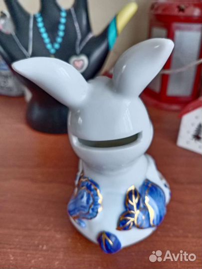 Милая статуэтка-копилка