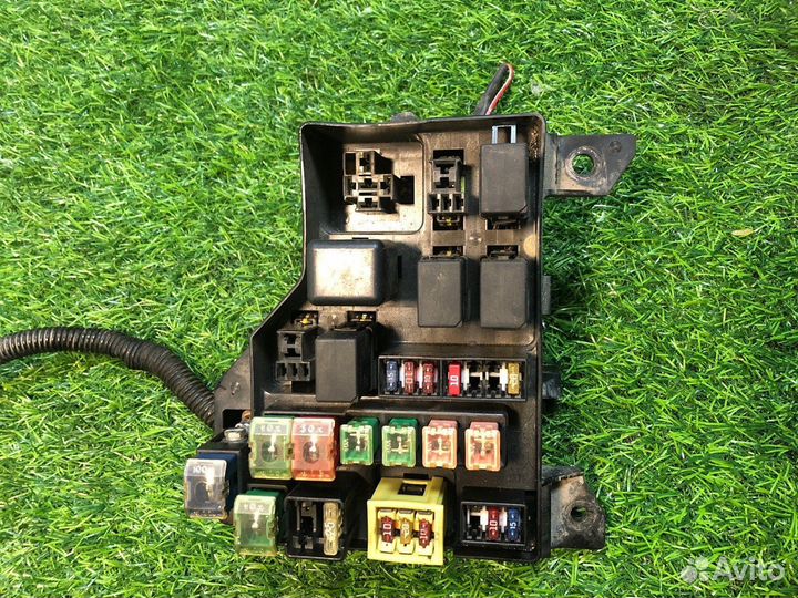 Блок предохранителей Mitsubishi Carisma седан 1.8