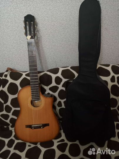 Акустическая гитара