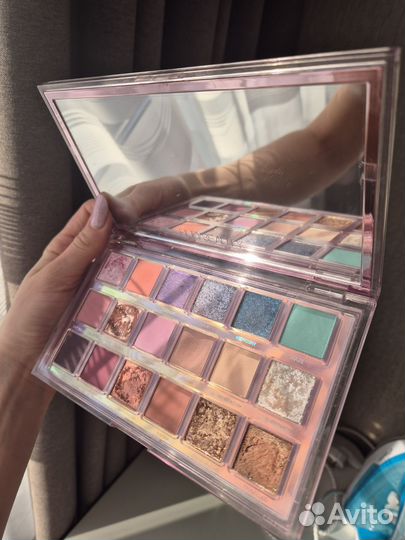 Huda beauty Mercury Retrograde палетка теней