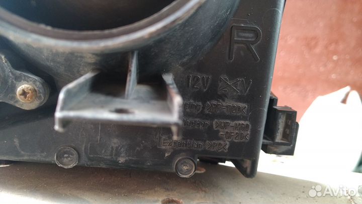 Передняя правая фара на Lexus Lx 470