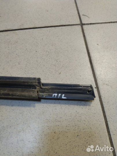 Бархотка внешняя на дверь передняя левая Dongfeng