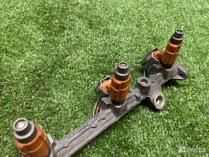 Форсунка топливная Mitsubishi Carisma 4G92 2003