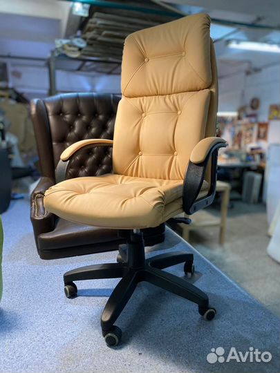 Офисное кресло