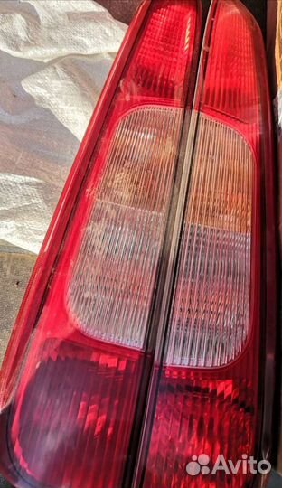 Фонари задние на Ford C-MAX