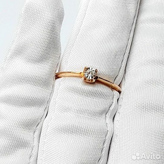 Золотое кольцо с камнем 16р