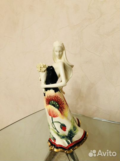 Статуэтка фарфор