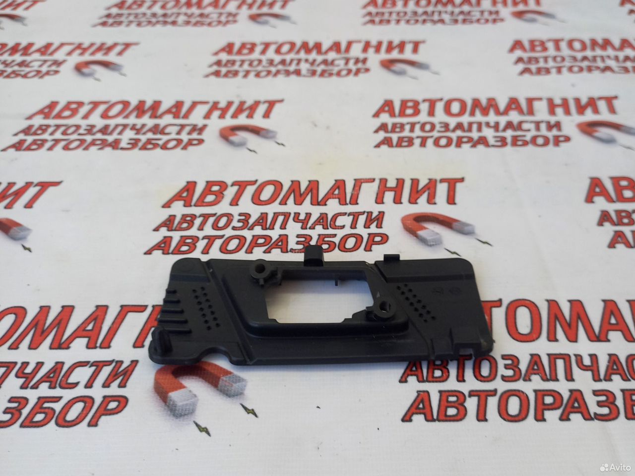 Кронштейн форсунки омывателя фары Jaguar F-pace