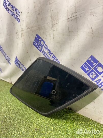 Стекло форточка боковое заднее левое Kia Sorento
