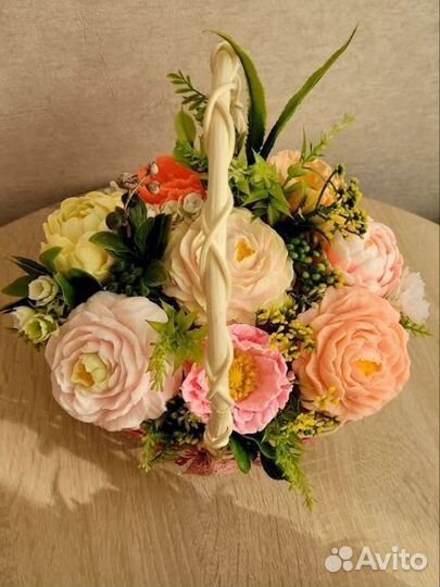 Букет пионов в корзине