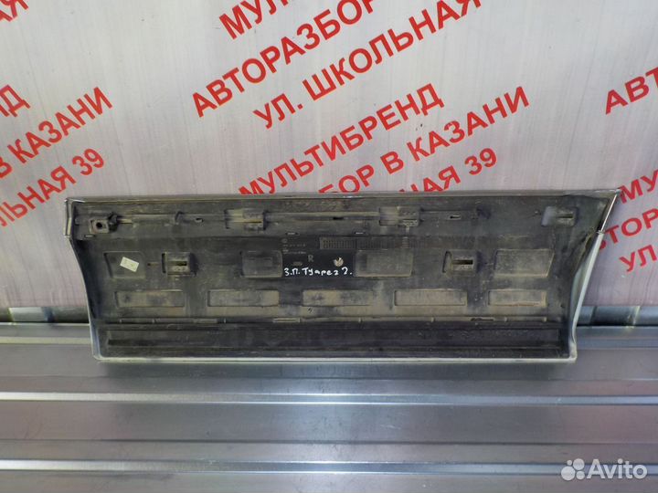 Накладка задней правой двери Фольксваген Туарег 2